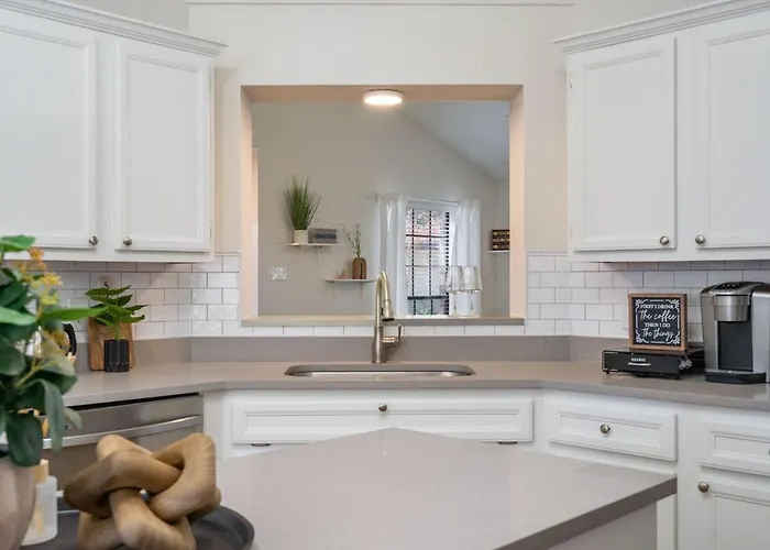 Fun And Stylish With Pool Table And Fire Pit! Round Rock