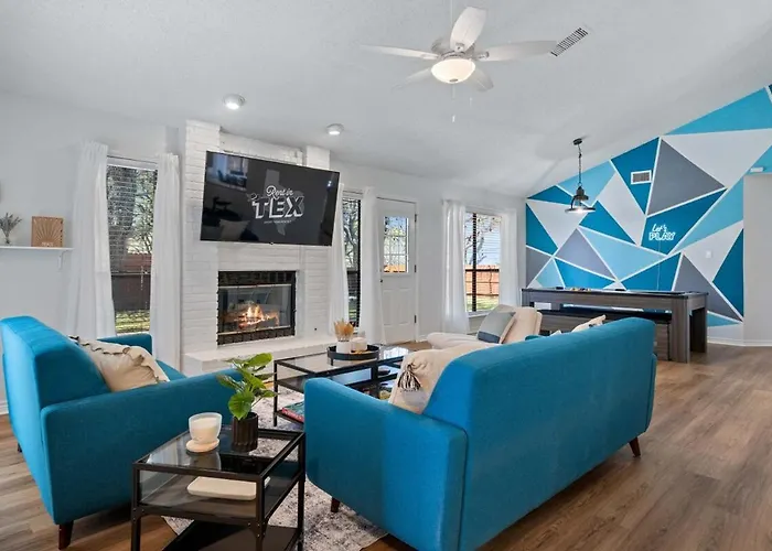 Holiday home Fun And Stylish With Pool Table And Fire Pit!