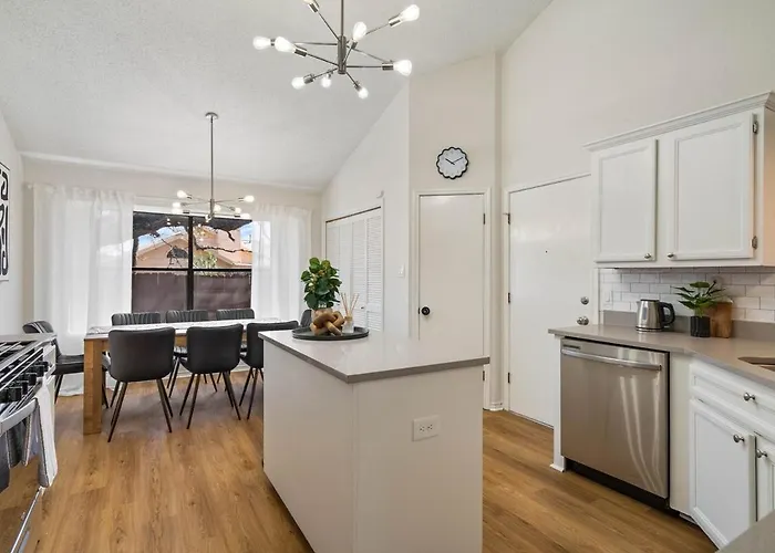 Holiday home Fun And Stylish With Pool Table And Fire Pit! Round Rock