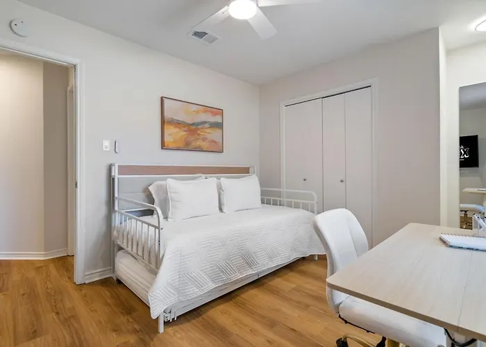 Fun And Stylish With Pool Table And Fire Pit! * Round Rock
