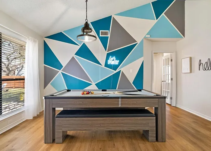 Holiday home Fun And Stylish With Pool Table And Fire Pit!