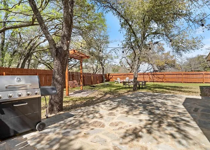 Fun And Stylish With Pool Table And Fire Pit!