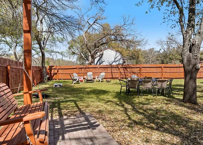 Fun And Stylish With Pool Table And Fire Pit! Holiday home *
